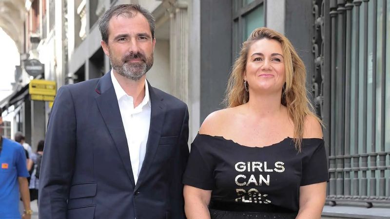 Carlos de la Maza, el discreto marido de Carlota Corredera aguanta sus pretensiones en la política