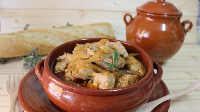 No fallarás haciendo este bonito encebollado gracias a esta receta barata y simple