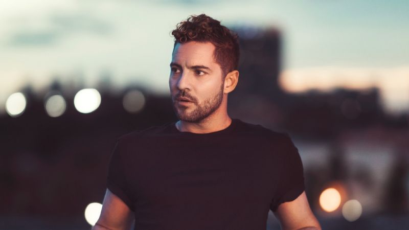 La alegra de David Bisbal se vio opacada en su regreso a Espaa tras recibir una inesperada noticia