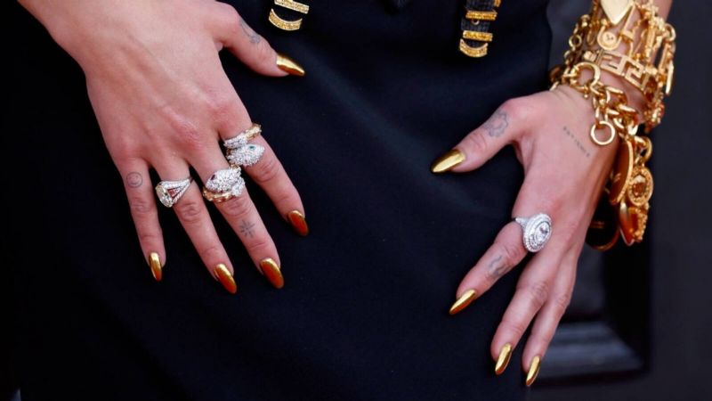 French Metalizado, las uñas que marcarán tendencia en esta temporada