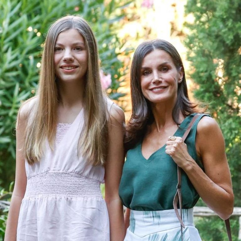 La Infanta Sofía y la Reina Letizia