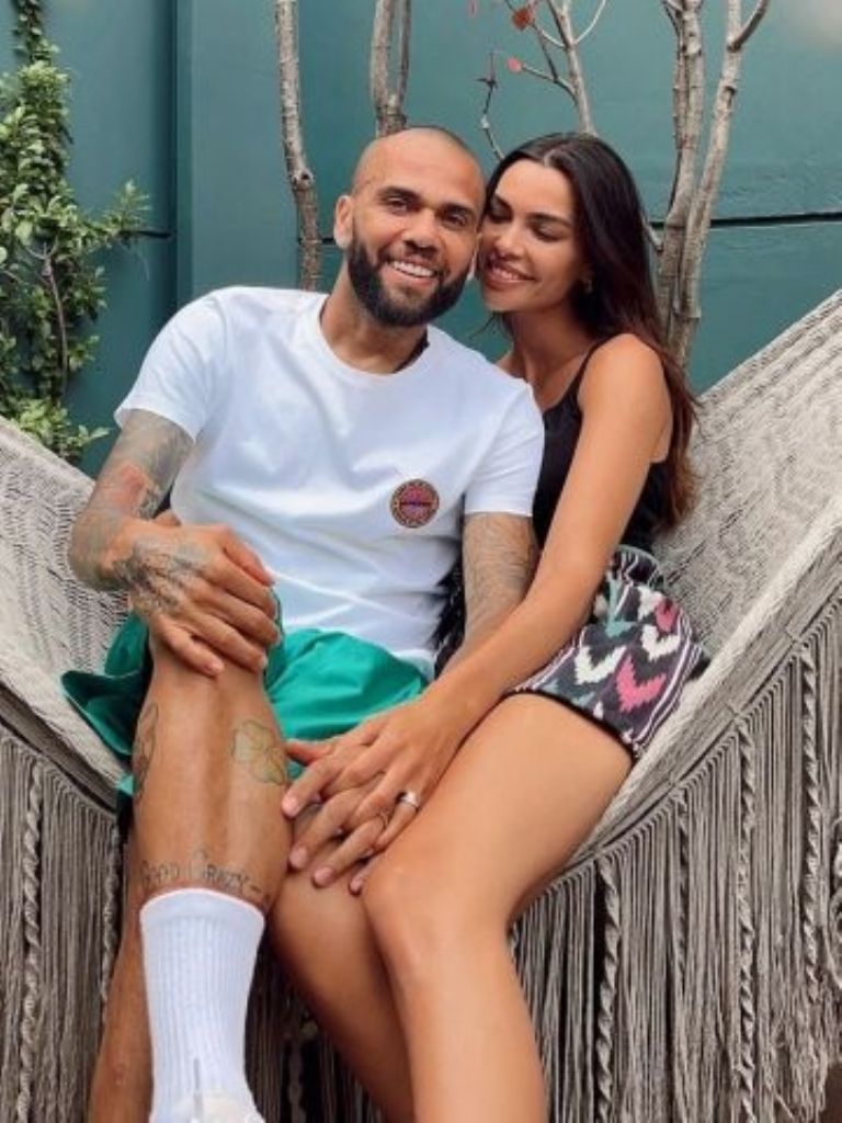 Dani Alves y Joana Sanz