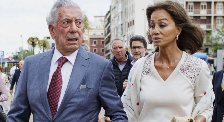 Mario Vargas Llosa obligado a ver cada día el último regalo de Isabel Preysler