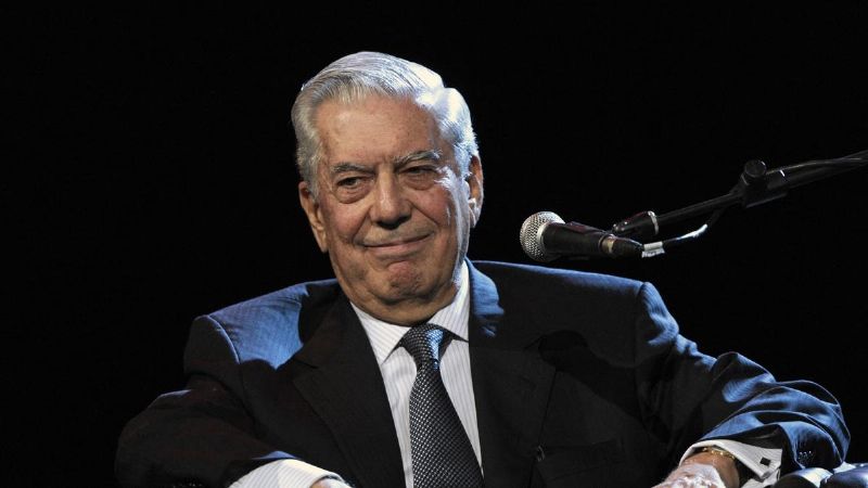 Mario Vargas Llosa le da una tercera oportunidad al amor y se va de luna de miel